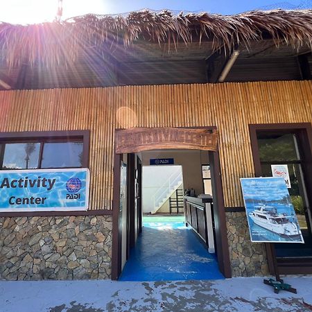Fridays Puerto Galera Exterior foto