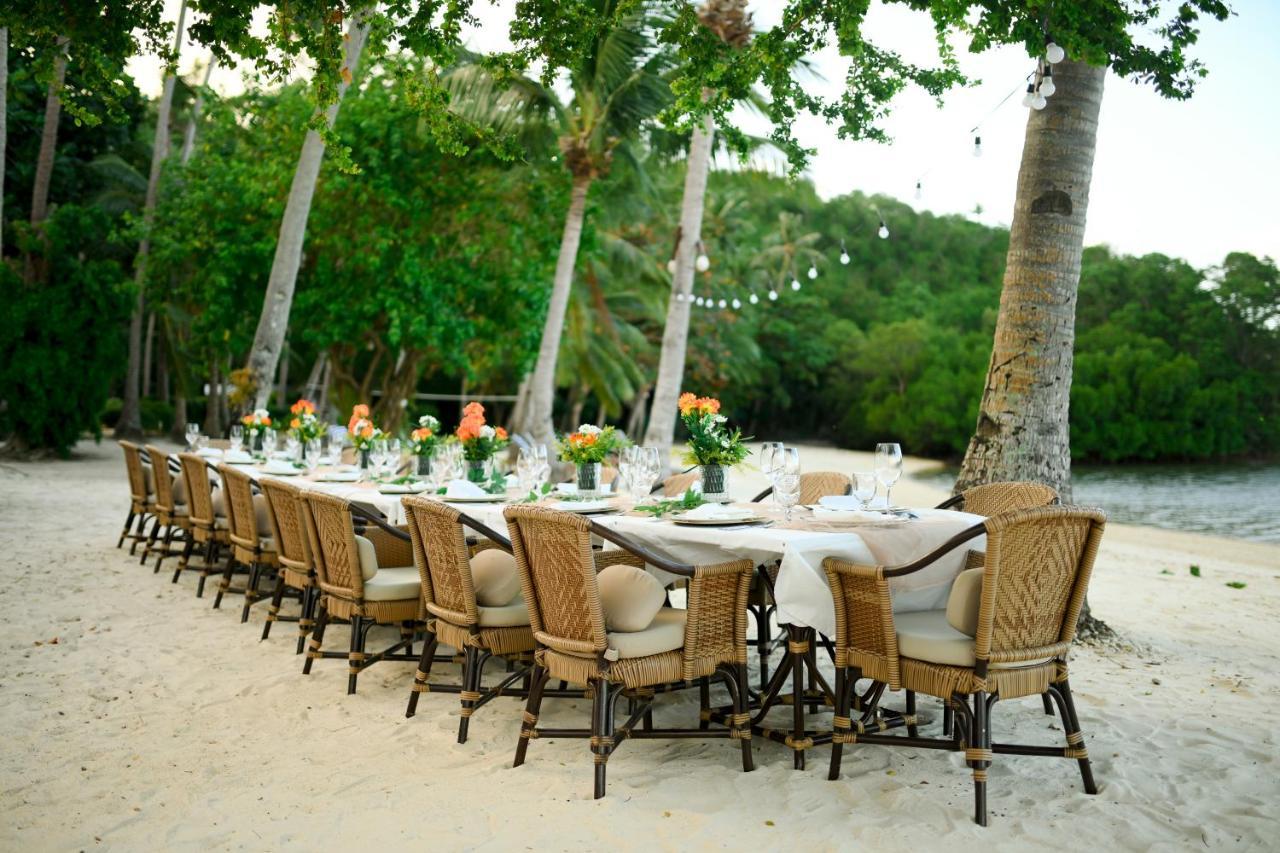 Fridays Puerto Galera Exterior foto