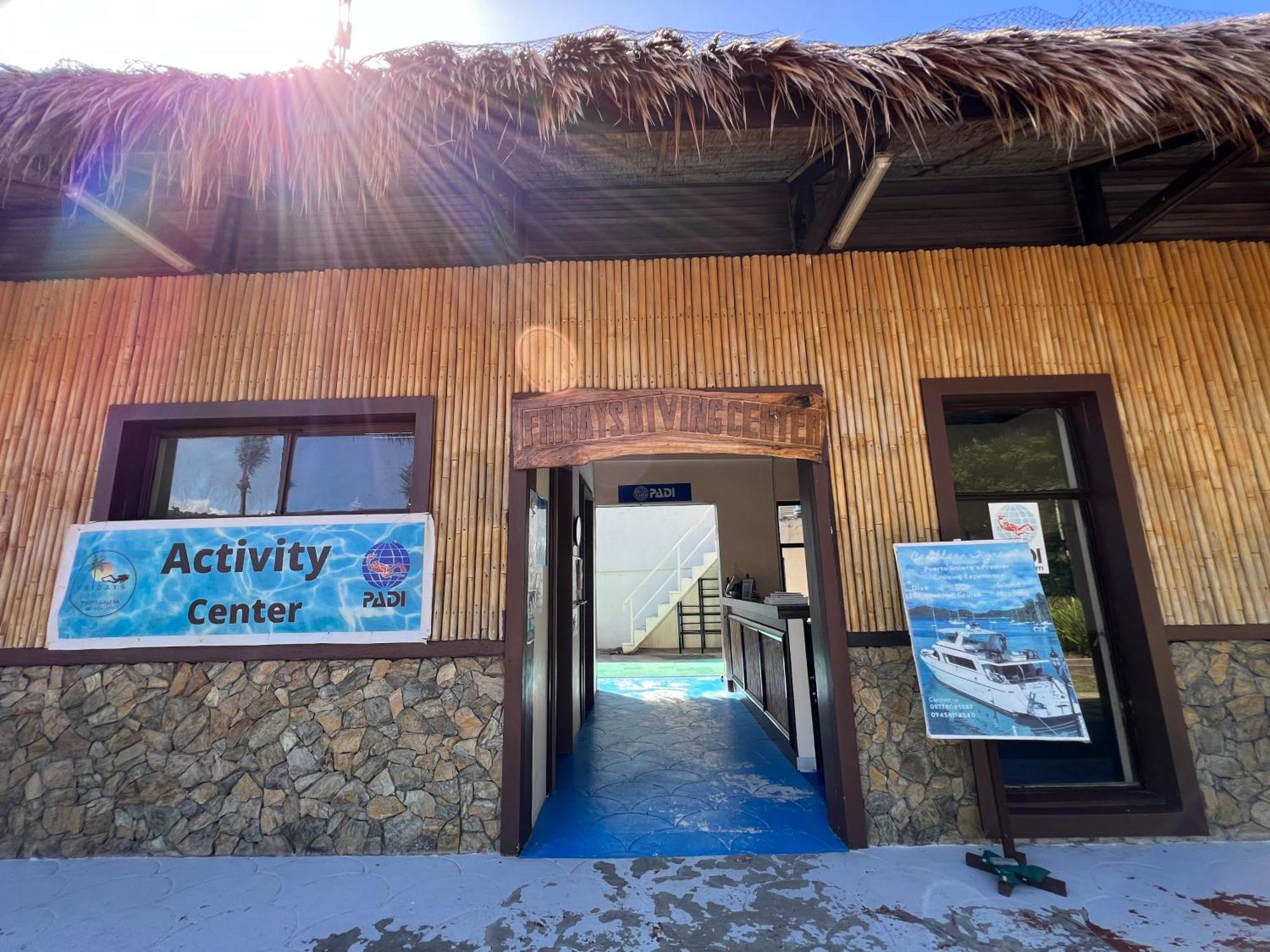 Fridays Puerto Galera Exterior foto