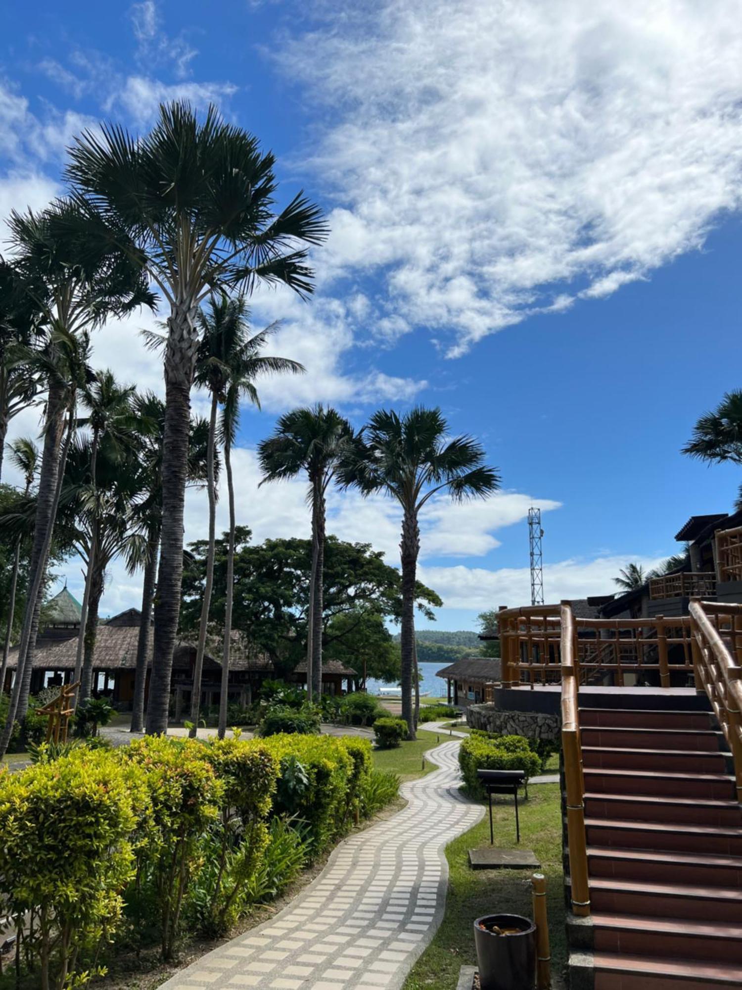 Fridays Puerto Galera Exterior foto