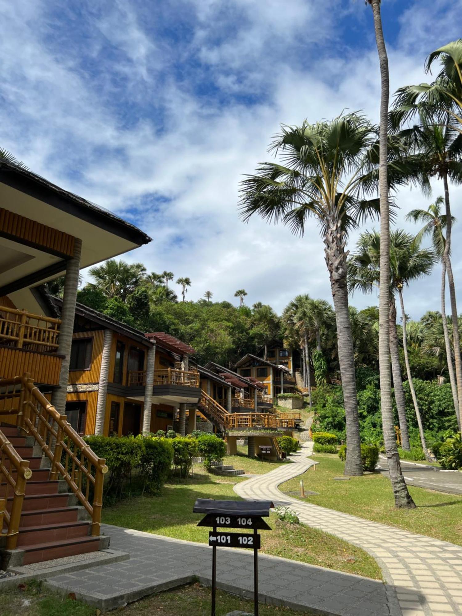 Fridays Puerto Galera Exterior foto