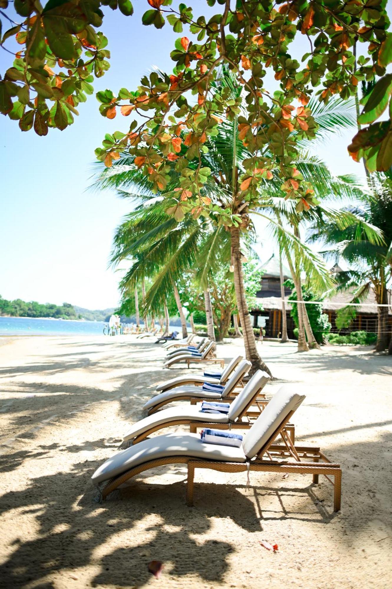 Fridays Puerto Galera Exterior foto