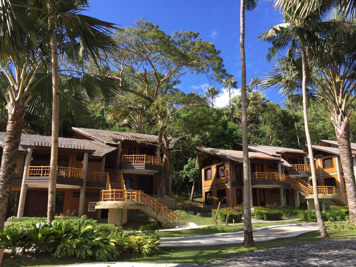 Fridays Puerto Galera Exterior foto