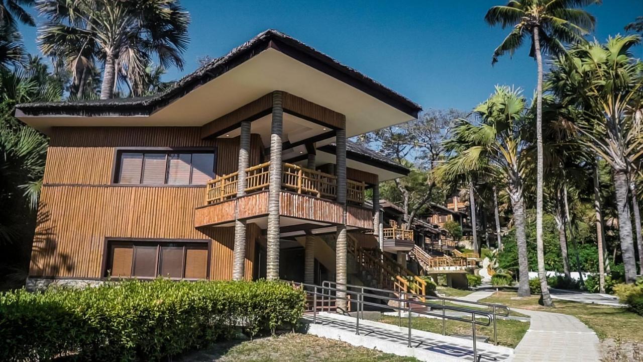 Fridays Puerto Galera Exterior foto